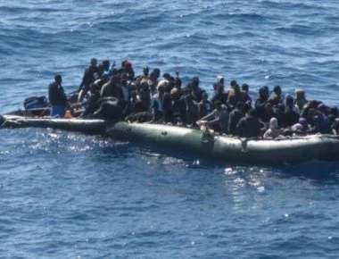 Δέκα Σύροι πρόσφυγες έφθασαν με φουσκωτό σκάφος στην Κύπρο